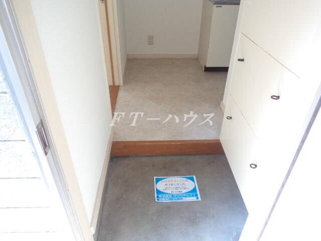 ホワイトルームの玄関