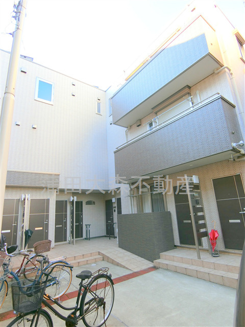 シャルールの外観