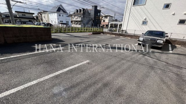レオパレスローレルの駐車場