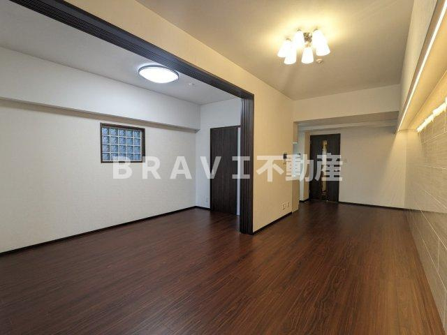 プレジオ鎗屋町 BRAVI不動産の居間・リビング|【プレジオ鎗屋町】ゴージャスな広いお部屋