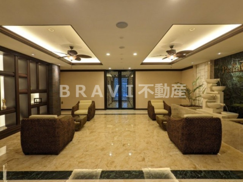 プレジオ鎗屋町 BRAVI不動産のロビー|【プレジオ鎗屋町】豪華なロビー