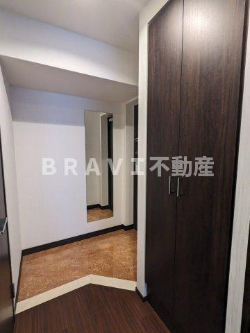 プレジオ鎗屋町 BRAVI不動産の玄関|【プレジオ鎗屋町】全身鏡付き玄関