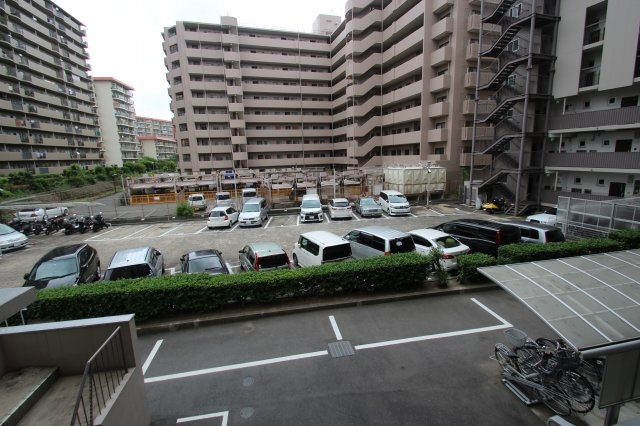 新森小路コーポの駐車場