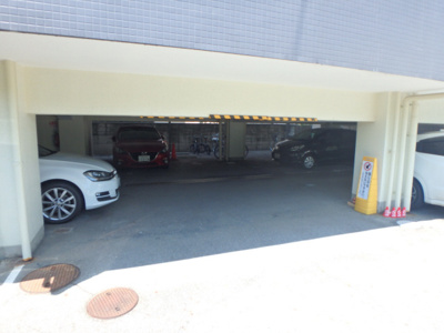 【駐車場】 | ガーデン協和 | 駐車場に車を止められます