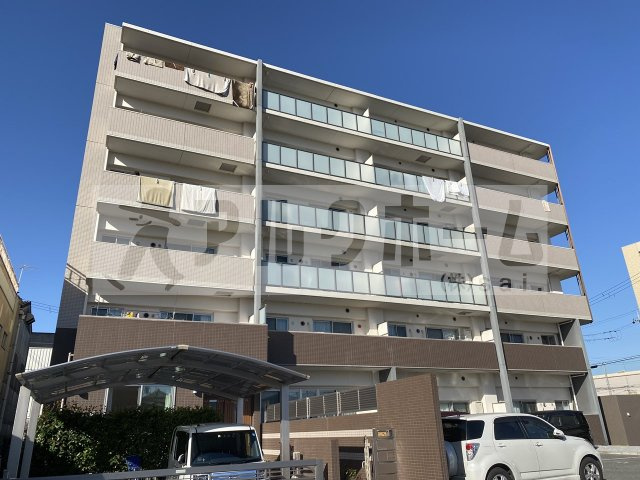 グラティの外観
