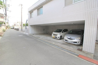 【駐車場】