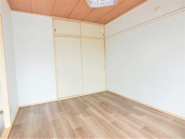 グリーンハイツ長生の洋室