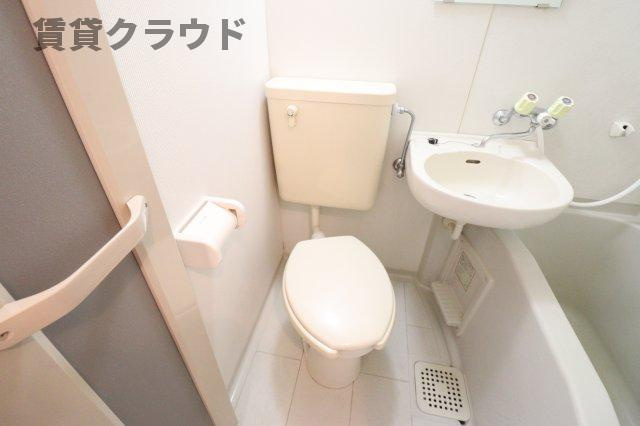 東亜ハーモニー蘇我のトイレ|バストイレ一緒なのでお掃除も簡単です！