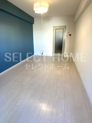 【居間・リビング】 | エバーグリーン明大寺 | ゆったり過ごせる居間です