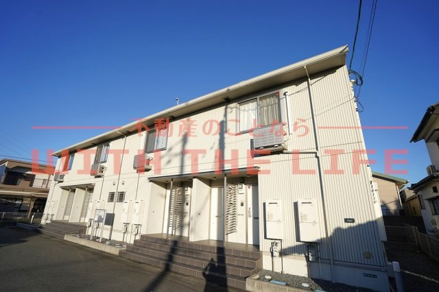 シュトラール【キャッシュバック対象】の外観|車をお持ちの方に嬉しい駐車場付きの物件です