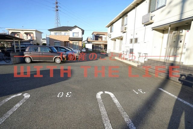 シュトラール【キャッシュバック対象】の駐車場