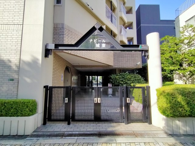 ナビール城東のエントランス