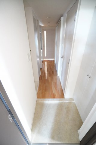 【玄関】 | 千葉ポートイースト | ※同物件・反転タイプの写真です。