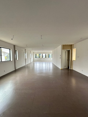 【内装】 | 鶴川5丁目貸店舗 | 南西向きで陽当たり良好♪現況での引き渡しになります！