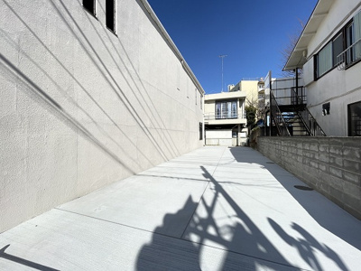 【駐車場】 | 鶴川5丁目貸店舗 | いつでも目の届く敷地内に駐車場があります♪