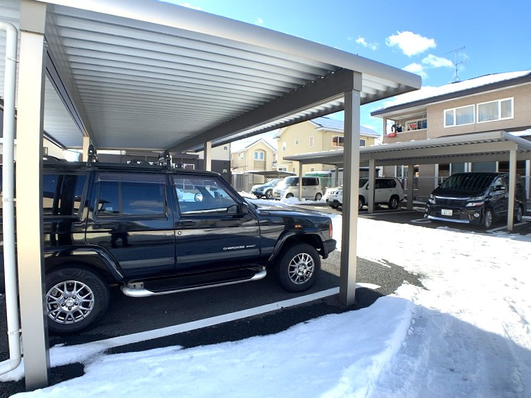 コンフォーティア東仙北Bの駐車場