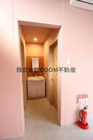 中原町店舗の洗面所|コンパクトで使いやすい洗面所