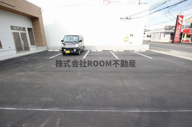 中原町店舗の駐車場|車をお持ちの方に嬉しい駐車場付きの物件です