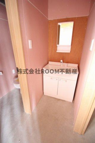 中原町店舗の洗面所|スペースが確保できる洗面所です