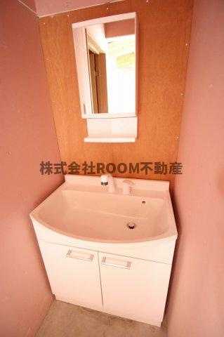 中原町店舗の独立洗面台|朝の支度にも助かる、独立の洗髪洗面化粧台