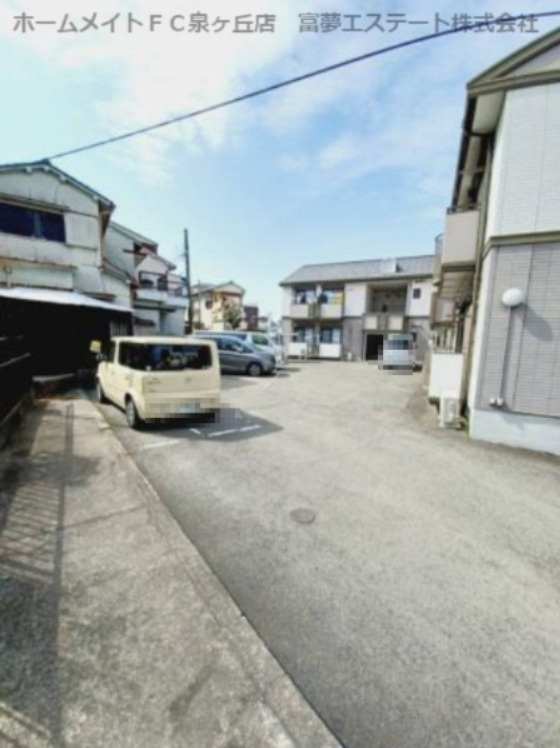 メゾンモンハイム東の駐車場