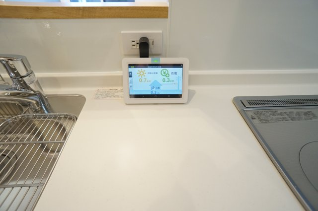 雄治レジデンスのその他|太陽光個別売電住戸♪電力会社との太陽光発電設備の売電契約には賃貸借契約による賃借開始後、手続きに一定の期間を要します。賃借人が売電収入を受領できるのは、賃貸借契約締結後６か月以上先になる場合があります