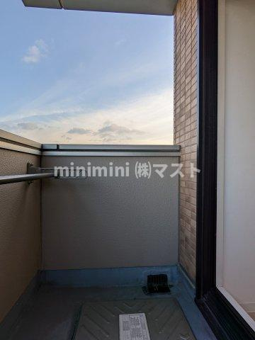 シンエイアド中央大通りビルディングのバルコニー