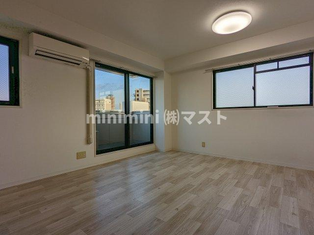 シンエイアド中央大通りビルディングの居間・リビング