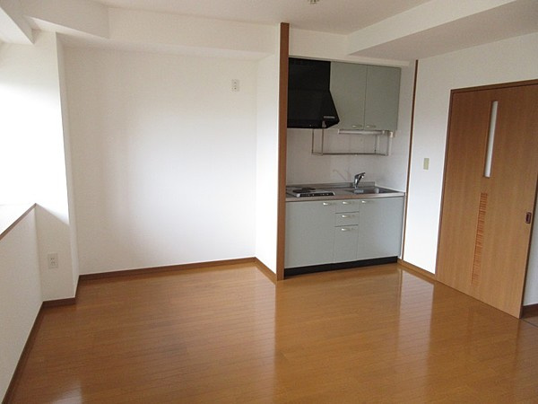 カーサマリア【キャッシュバック対象物件】の内装|明るい色調の室内です