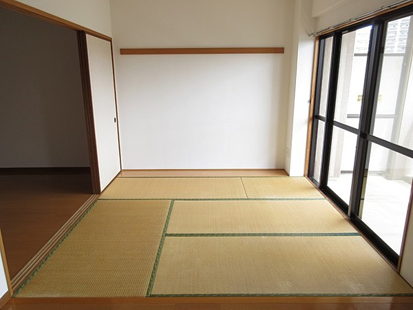 カーサマリア【キャッシュバック対象物件】の和室|柔らかい畳が心地よい和室