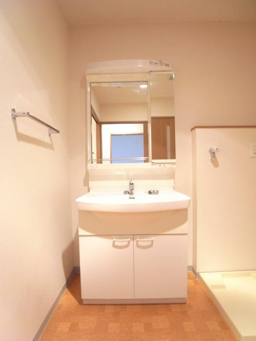 カーサマリア【キャッシュバック対象物件】の独立洗面台|独立洗面台あり、毎朝おしゃれに忙しい女性の方におすすめです