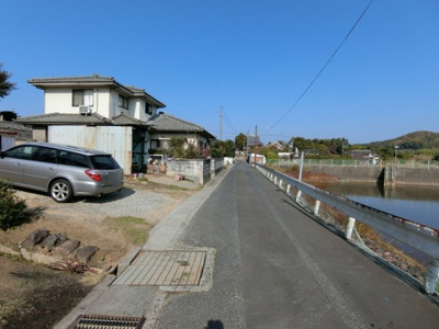 【前面道路含む現地写真】 | 土地　玉島柏島　全1区画　95.28坪 | 東側道路。前面道路は幅員約4ｍ