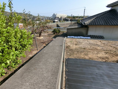【前面道路含む現地写真】 | 土地　玉島柏島　全1区画　95.28坪 | 北側の通路部分です。建築基準法上の道路ではないので敷地後退は不要です。