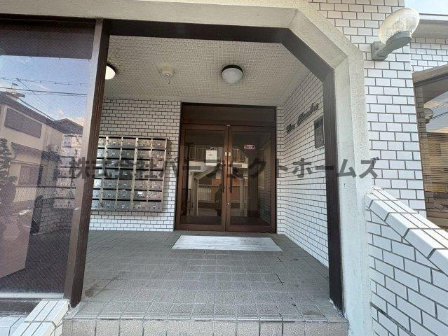 モンシャンブルのエントランス|建物の内部です