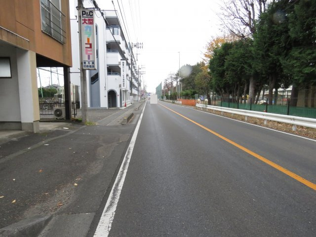坂戸市関間売地の前面道路含む現地写真