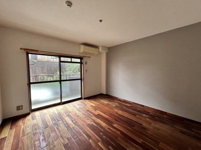 【居間・リビング】 | ユトリロ神ノ郷 | バルコニー側洋室
（※画像はイメージです、現況優先となります）