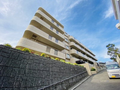 【外観】 | ストークマンション磯子 | 総戸数３３戸、１９９３年１月築、管理人は日勤勤務につき管理体制良好です♪