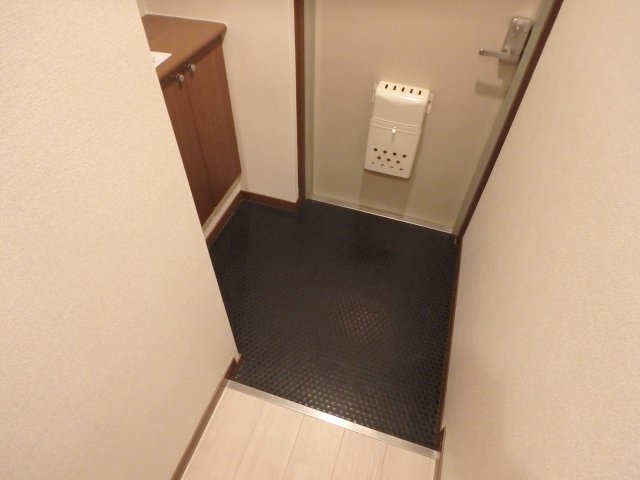 【玄関】 | フローレンス西宮Ⅰ | シンプルで使いやすい玄関です