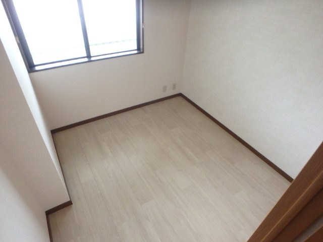 【寝室】 | フローレンス西宮Ⅰ | 寝室にも使える洋室です