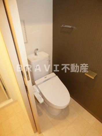 ミラージュパレス難波東レジデンス　BRAVI不動産のトイレ|【ミラージュパレス難波東レジデンス】落ち着いたトイレです