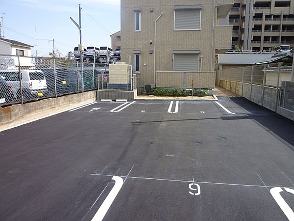 ウエストヒルズの駐車場|カースペースがあります