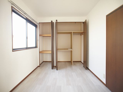 【収納】 | ラフォーレ・みなみA | 清潔感のあるきれいな洋間です♪