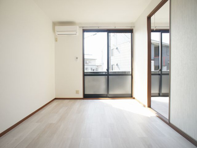 【居間・リビング】 | ラフォーレ・みなみA | 快適に過ごせるエアコンが付いています♪