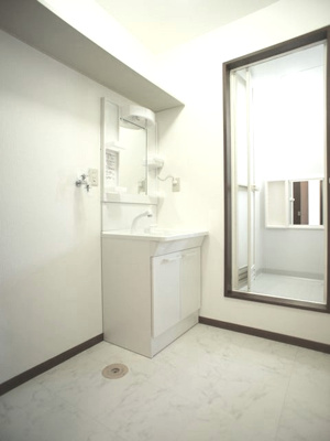 【独立洗面台】 | ラフォーレ・みなみA | 洗髪洗面化粧台と洗濯機置き場があります♪