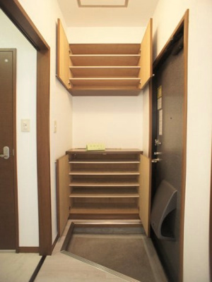 【玄関】 | ラフォーレ・みなみA | たくさん収納できるシューズボックスが付いています♪