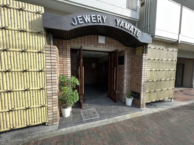 ジュエリー山手のエントランス