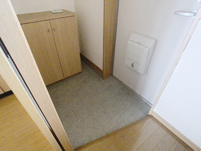 ハウスオブローゼの玄関