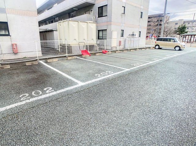 ハウスオブローゼの駐車場