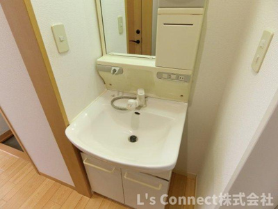 【洗面所】 | もみじヶ丘インプス | 朝の支度もスムーズな独立洗面台。