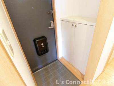 【玄関】 | もみじヶ丘インプス | 下駄箱付きで靴も収納できます。